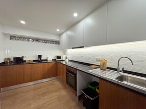 Fridge, microwave, oven, coffee/tea maker