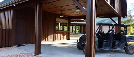 المنطقة المحيطة بالمنشأة