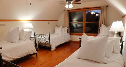 Iron Horn Farms - Fun Getaway with Animals, Fishing Ponds & Peaceful Views