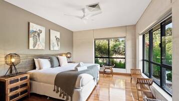 4 bedrooms, desk, iron/ironing board, WiFi