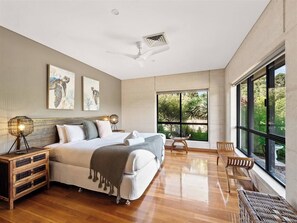 4 bedrooms, desk, iron/ironing board, WiFi