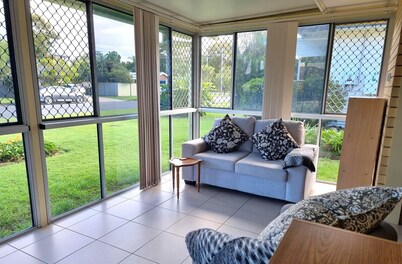 3-bedroom house in lovely Woorim with AC, WiFi