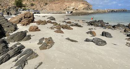 4 Bedroom 4 Bathroom Spacious Luxury New Home Private Location Minutes to Beach