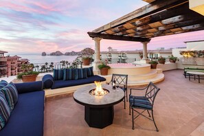 Terrace/patio - Penthouse Paradise! Rooftop, Land's End views from your hot tub! (Cabo San Lucas)