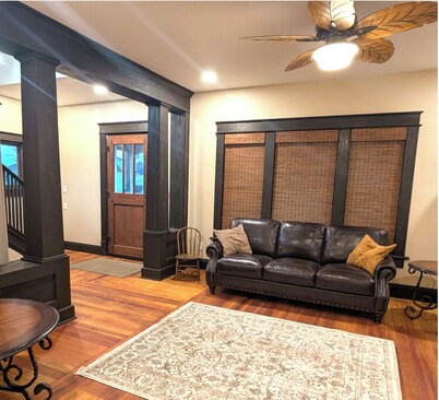 1920s Restored Home-walk to MSQC shops, Quilt Town USA