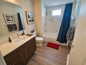Appartamento, 3 camere da letto | Bagno | Set di cortesia gratuito, asciugacapelli, asciugamani, sapone