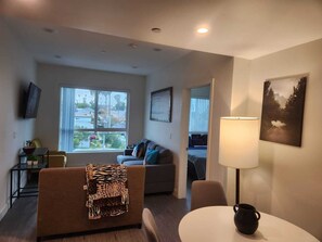 Apartemen, 3 kamar tidur | Didekorasi berbeda-beda dan dilengkapi dengan perabotan berbeda-beda