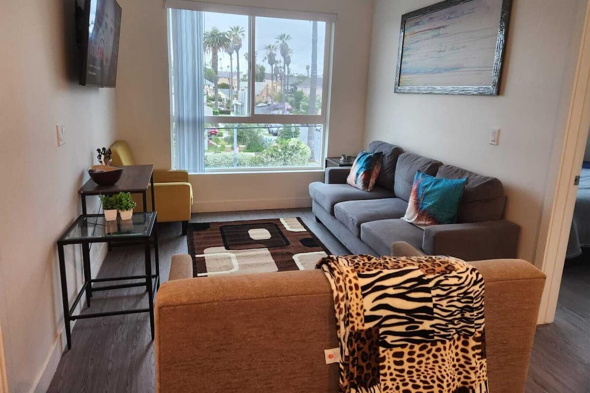 Apartment, 3 Bedrooms | Ruang tamu | 50 inci televisyen LED dengan digital, Netflix, perkhidmatan penstriman