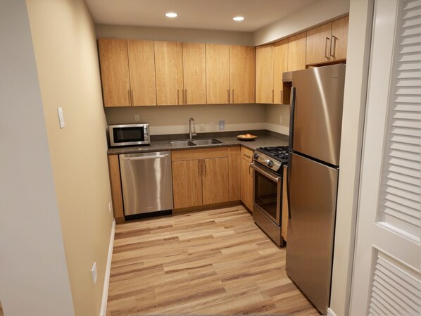 อพาร์ทเมนท์, 3 ห้องนอน | ครัวส่วนตัว | ตู้เย็น, ไมโครเวฟ, เตาอบ, เตาประกอบอาหาร