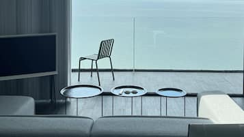 Deluxe Room, Private Bathroom, Ocean View | Desk, laptop workspace, blackout curtains, soundproofing