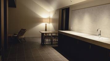 Suite Deluxe, vue jardin | 1 chambre, Wi-Fi gratuit, draps fournis