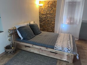 4 quartos, ferros/tábuas de passar roupa, Wi-Fi, roupa de cama