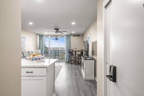 Interior - The Hot Spot - Updated Resort Amenities, Pool, Stunning Lake Views, Near Casino and Hot Springs Fun! (Hot Springs)