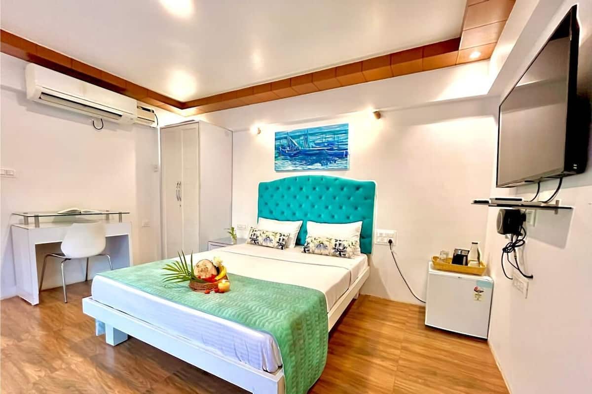Classic Double Room | 1 bedroom, minibar, desk, free WiFi