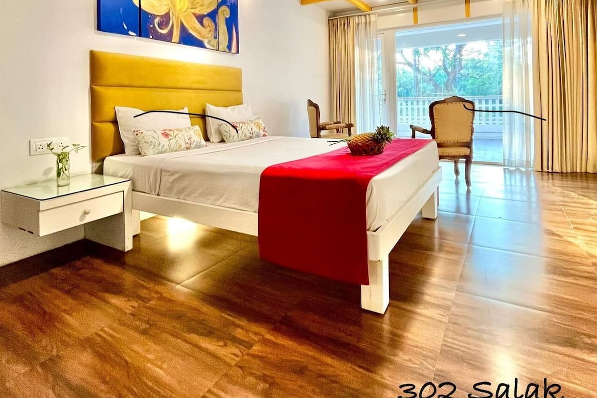 Classic Double Room, 1 Queen Bed | 1 bedroom, minibar, desk, free WiFi