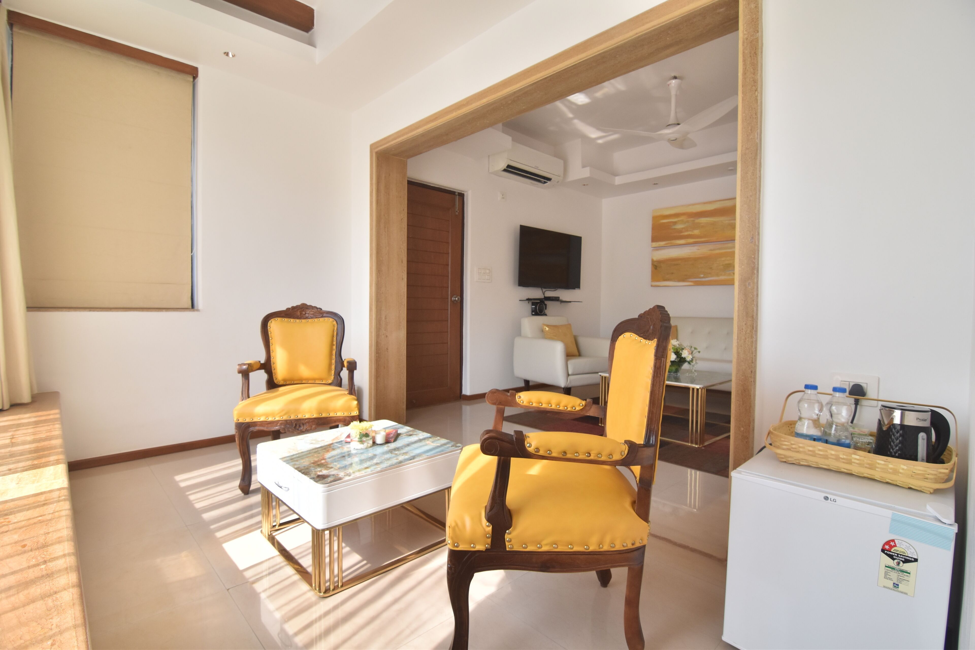 14-Zoll-Flachbildfernseher mit Satellitenempfang