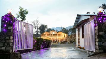Luxury Villa | 1 bedroom, premium bedding, memory-foam beds, individually decorated