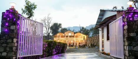 Luxury-Villa | 1 Schlafzimmer, hochwertige Bettwaren, Betten mit Memory-Foam-Matratzen