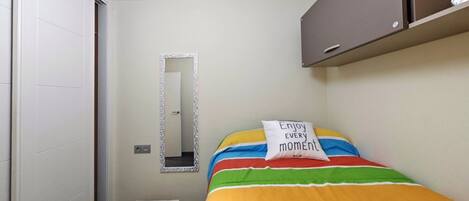 2 bedrooms, iron/ironing board, travel cot, WiFi