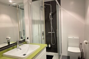 Shower, hair dryer, shampoo - Desconectaengalicia Ribapraia with Swimming Pool (Sanxenxo)