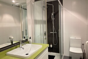 Shower, hair dryer, shampoo - Desconectaengalicia Ribapraia with Swimming Pool (Sanxenxo)