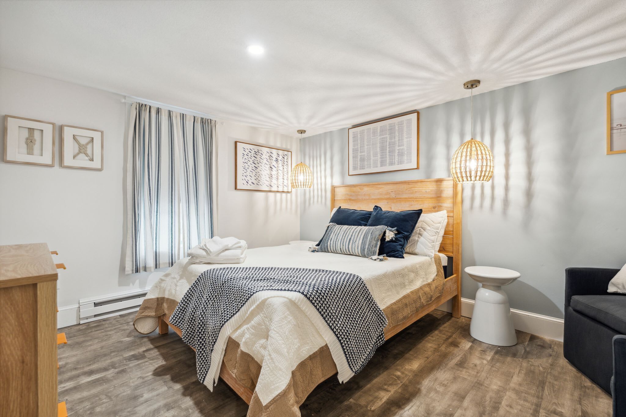 2 habitaciones, tabla de planchar con plancha, wifi y ropa de cama 