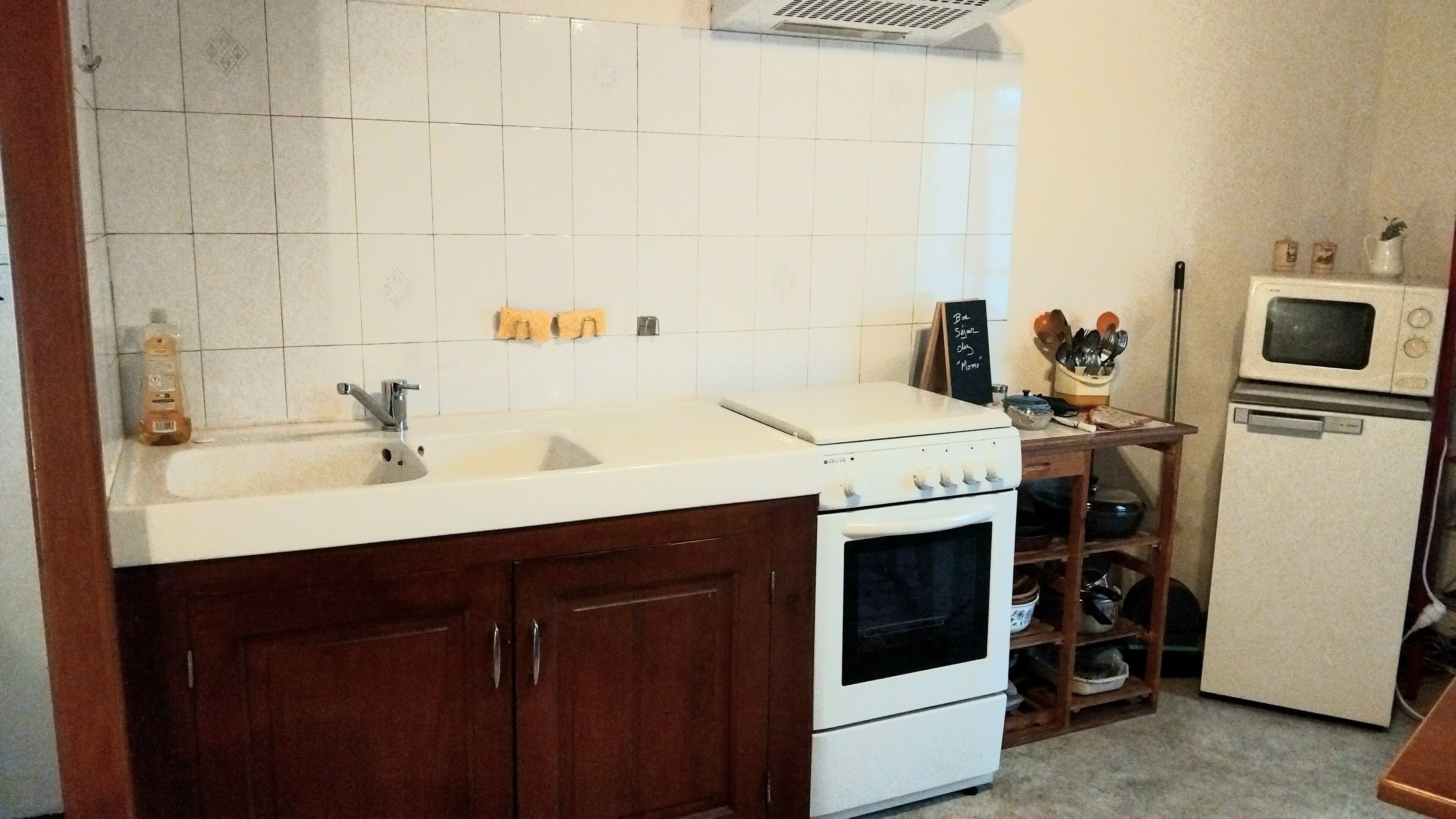 Køleskab, mikrobølgeovn, ovn, kogeplade