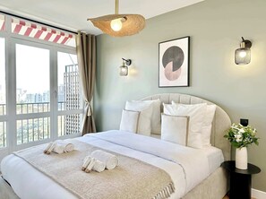 2 bedrooms, desk, iron/ironing board, WiFi - Central Paris  Premium flat balcony & lift for 5 (Unknown)