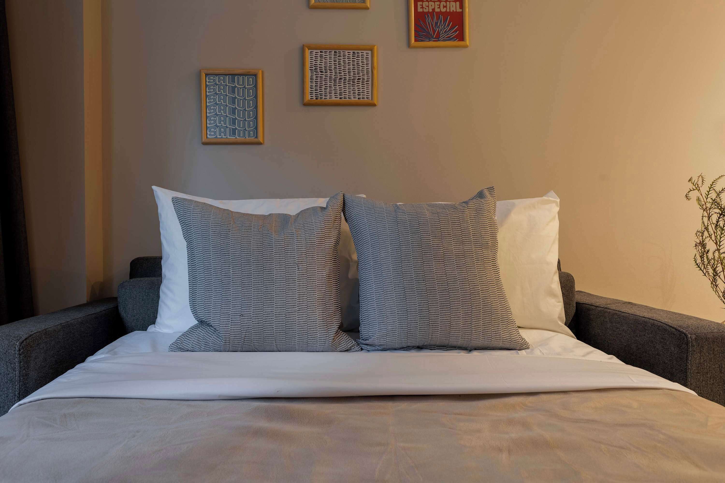 1 camera, una cassaforte in camera, ferro/asse da stiro