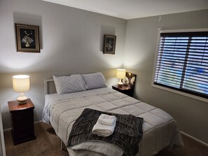 4 chambres, bureau, fer et planche à repasser, accès au Wi-Fi (inclus)