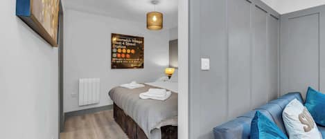 1 Schlafzimmer, BĂŒgeleisen/BĂŒgelbrett, WLAN, BettwĂ€sche