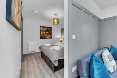 Cosy 1-Bed Apt in Newmarket with Parking