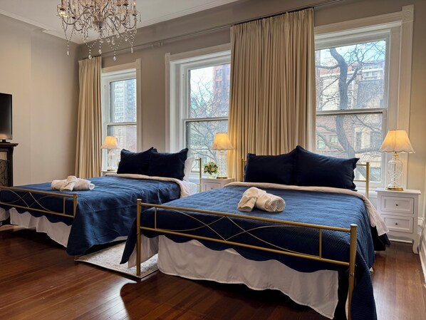 6 Schlafzimmer, Schreibtisch, Bügeleisen/B ügelbrett, Reisekinderbett