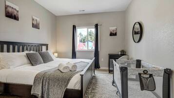 2 bedrooms, desk, iron/ironing board, travel cot