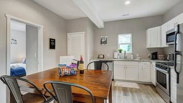 冰箱、微波炉、烤箱、炉灶