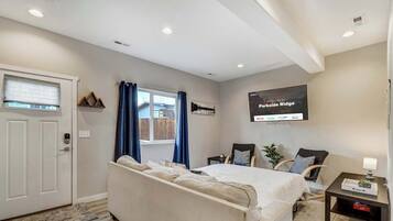 2 bedrooms, desk, iron/ironing board, travel crib