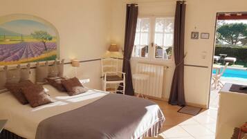 Double Room | In-room safe, desk, free WiFi