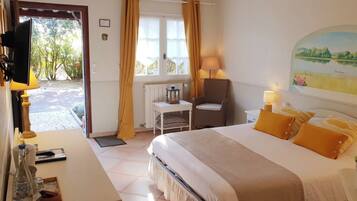 Double Room | In-room safe, desk, free WiFi