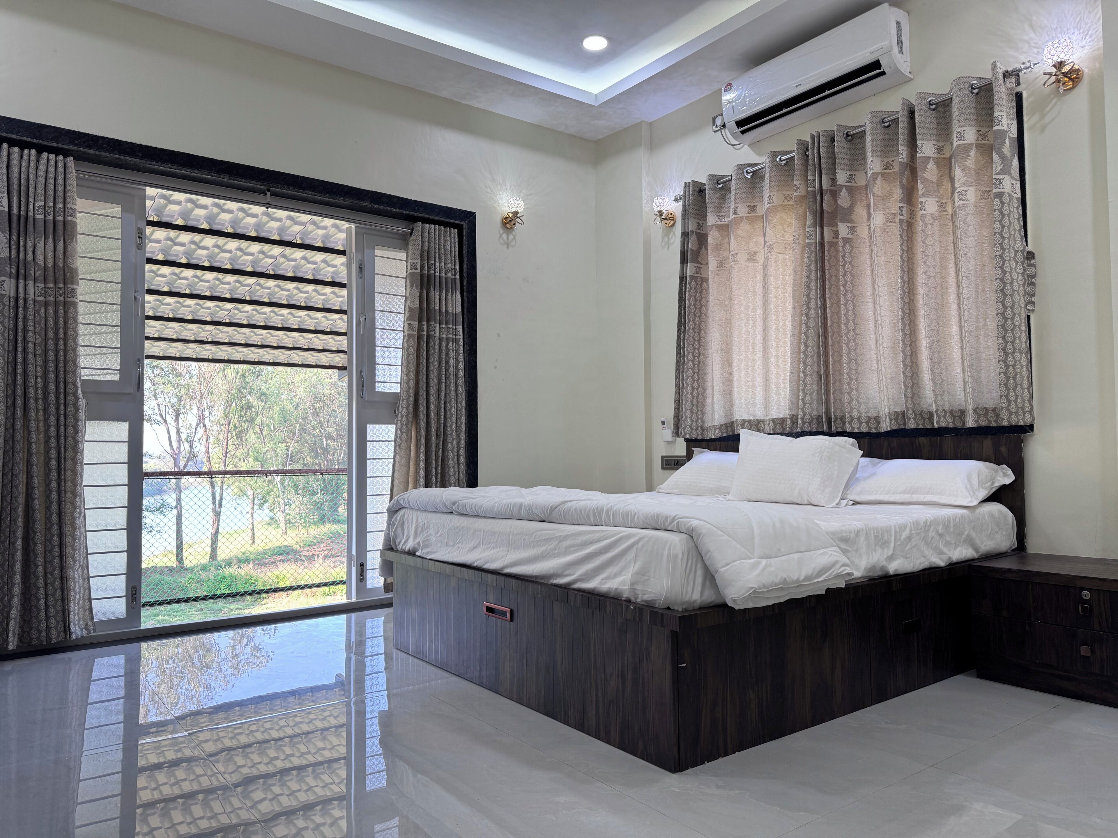 4 bedrooms, WiFi, bed sheets