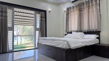 4 bedrooms, WiFi, bed sheets