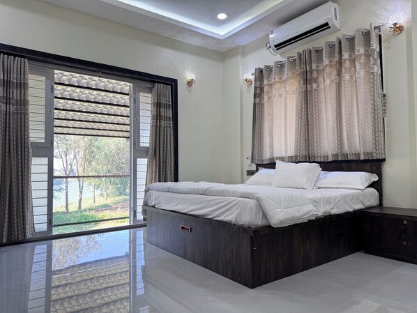 4 bedrooms, WiFi, bed sheets