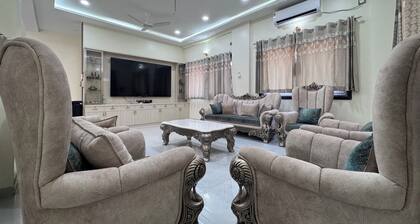 4BHK Luxury Riverside Villa in Mulshi, ideal for large groups.