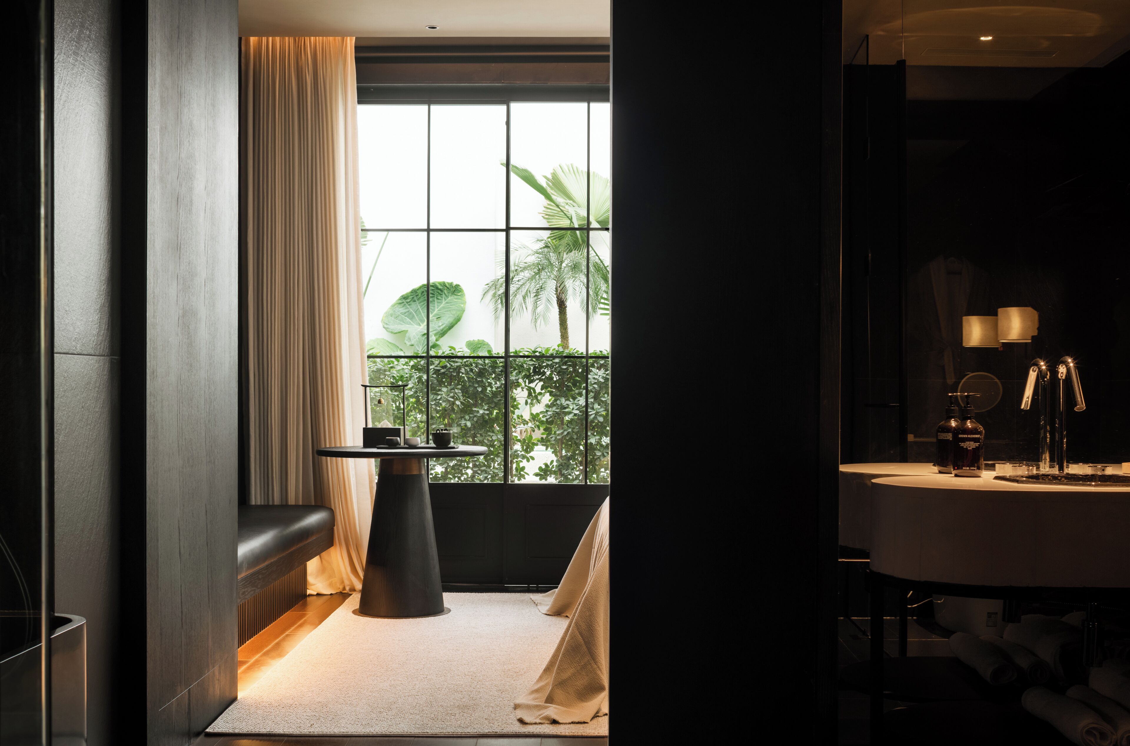 Suite Comfort, patio, pemandangan kebun | 1 kamar tidur, kedap suara, dan Wi-Fi gratis