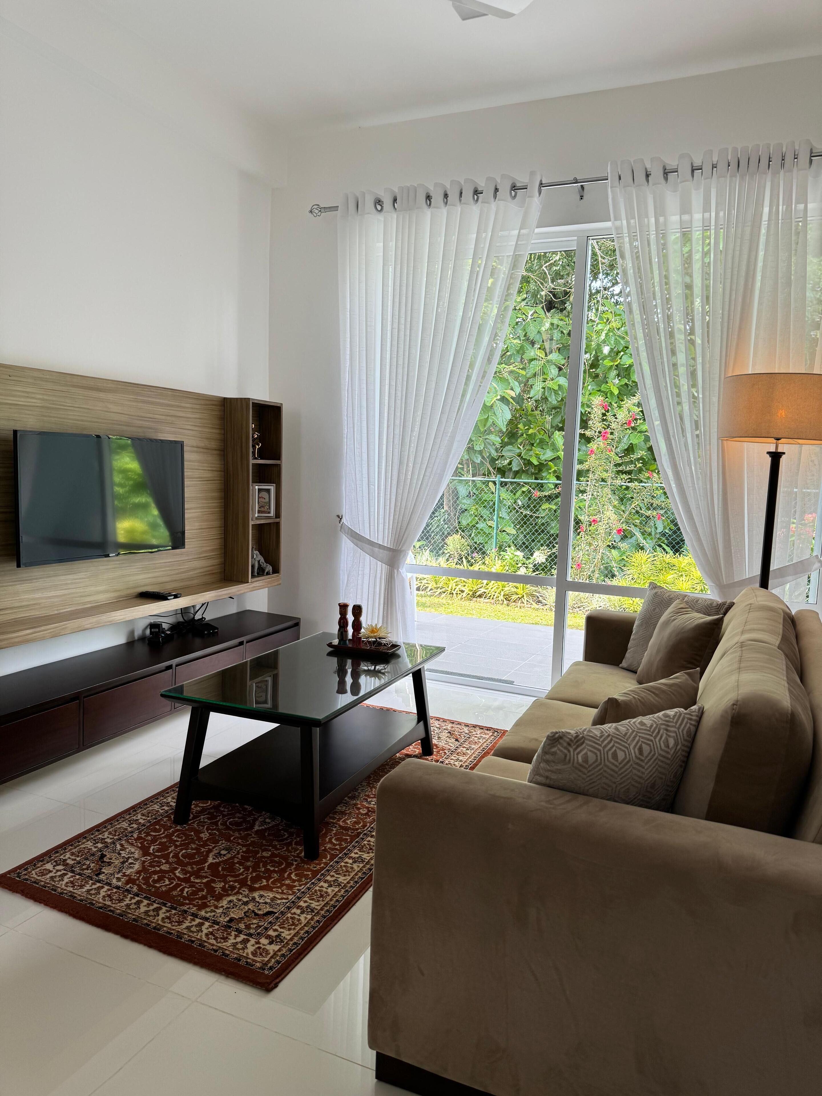 ดีลักซ์วิลล่า, วิวสวน | ทีวี