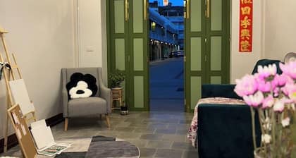 private house in chinatown/ 2BR,2BATH, 7Mints to MRT Samyot/5 Guests