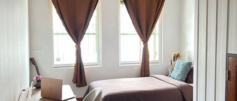 2 bedrooms, iron/ironing board, WiFi