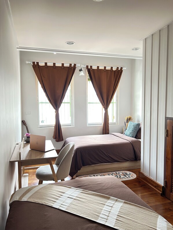 2 bedrooms, iron/ironing board, WiFi