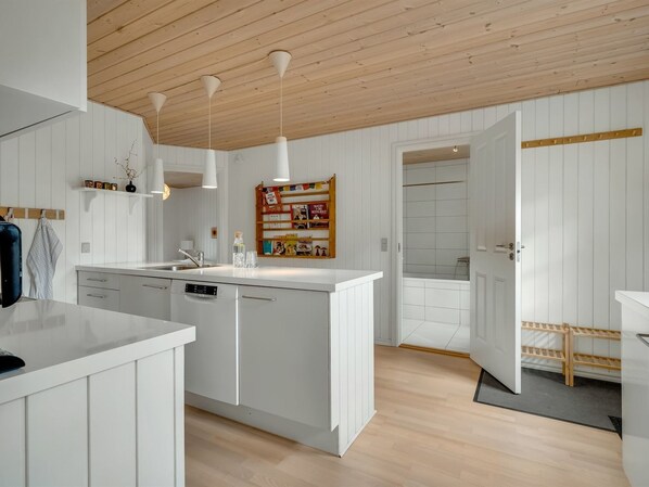 Fridge, microwave, dishwasher, high chair - "Toska" - 3km from the sea by Interhome (Blokhus)