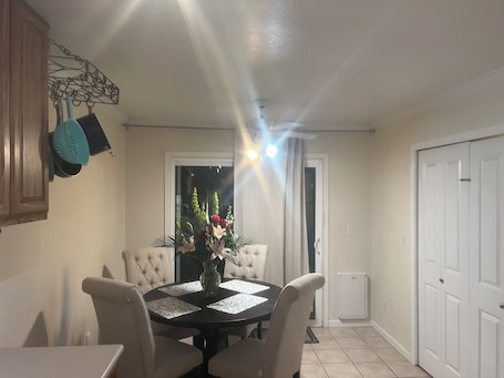 Dining. Charming 2-bedroom townhome in delightful Cotati with fitness room, WiFi