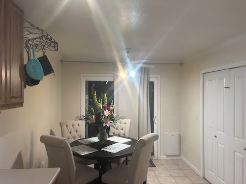 Charming 2-bedroom townhome in delightful Cotati with fitness room, WiFi